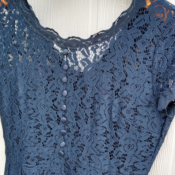 Stretchy Lace Dress Size Medium Navy - Picture 5 of 5